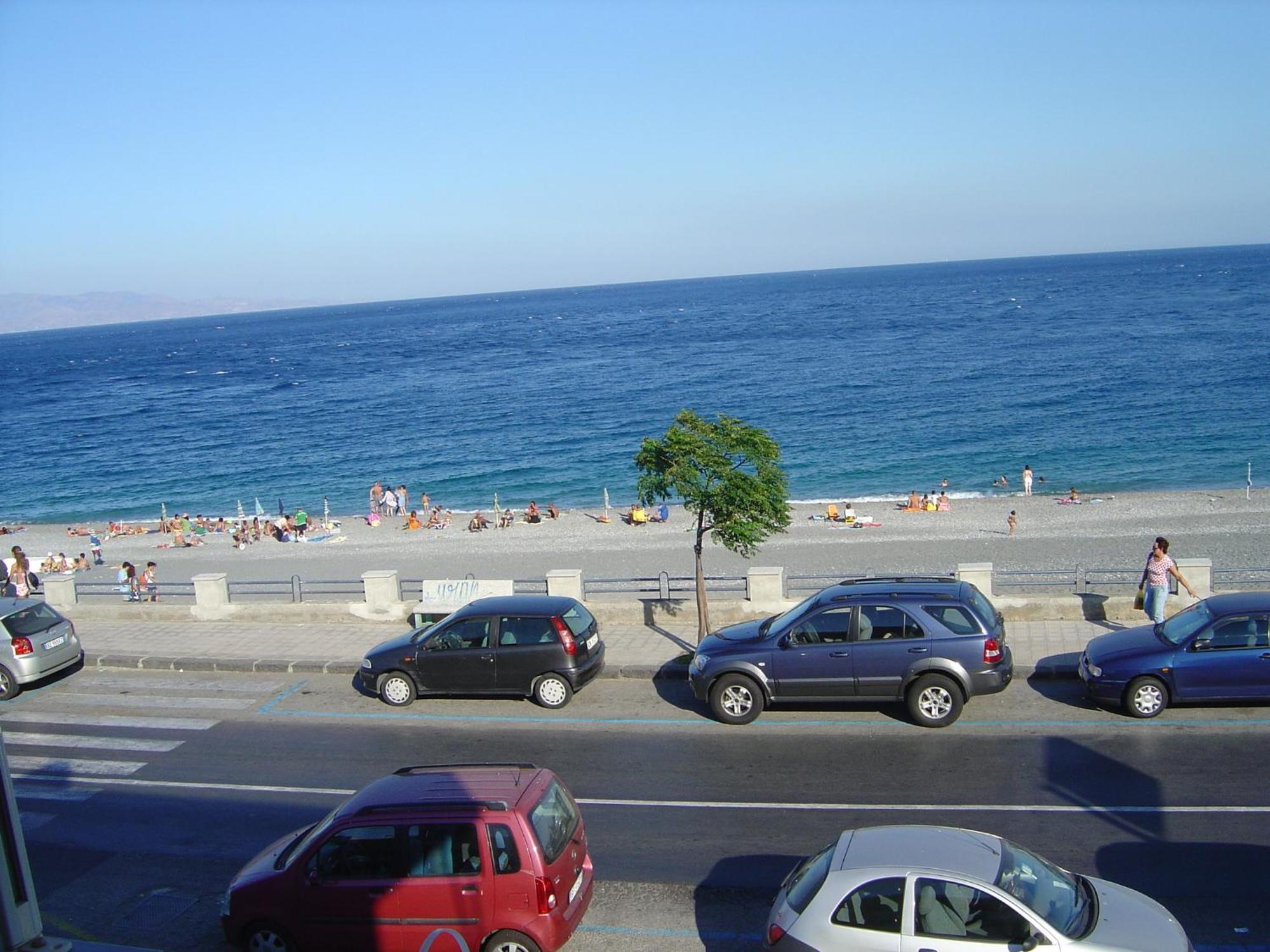 Mirone Apartment Fronte Mare Beachfront House Roccalumera Dış mekan fotoğraf