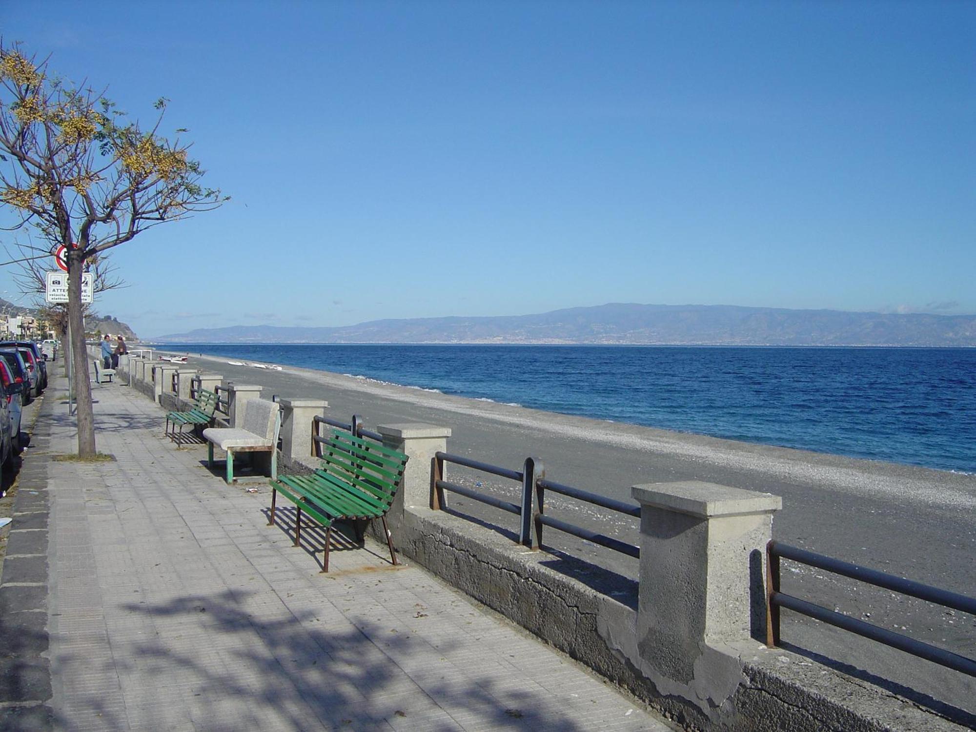 Mirone Apartment Fronte Mare Beachfront House Roccalumera Dış mekan fotoğraf